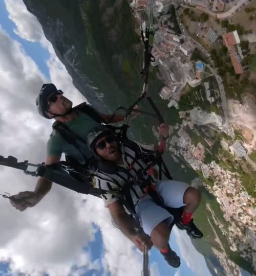 Acrobatic flight over the Montenegrin coast with the Budva paragliding team